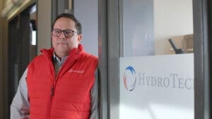 Cheyne Poirier adossé